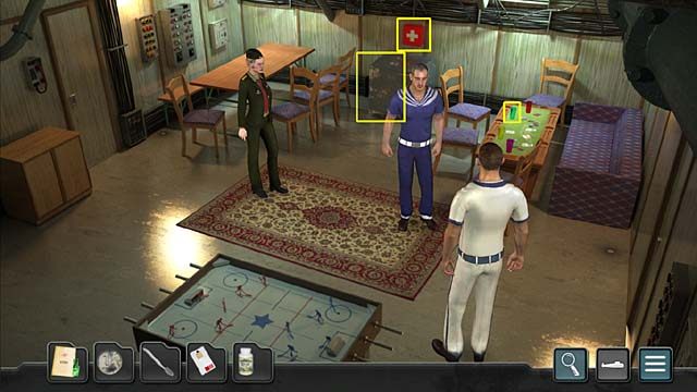 Następnie przyjrzyj się i spróbuj wziąć jedną ze szklanek stojących na ławie przy kanapie (po prawej) - Rozdział 4 - Misja Kurska | Undercover Missions Operation Kursk K-141 - Undercover Missions: Operation Kursk K-141 - poradnik do gry