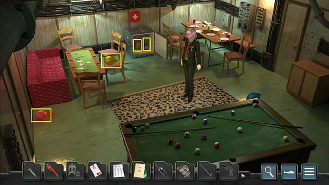 Otwórz stojącą pod apteczką pierwszej pomocy lodówkę i wyjmij z niej kakao w proszku oraz butelkę oleju spożywczego - Rozdział 7 - Generał Germin | Undercover Missions Operation Kursk K-141 - Undercover Missions: Operation Kursk K-141 - poradnik do gry