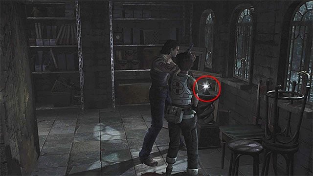 Do odnalezienia masz teraz trzy inne przedmioty i możesz docierać do nich w dowolnej kolejności - Odblokowanie przejścia do piwnicy | Ośrodek szkoleniowy Umbrella - Resident Evil Zero HD - poradnik do gry
