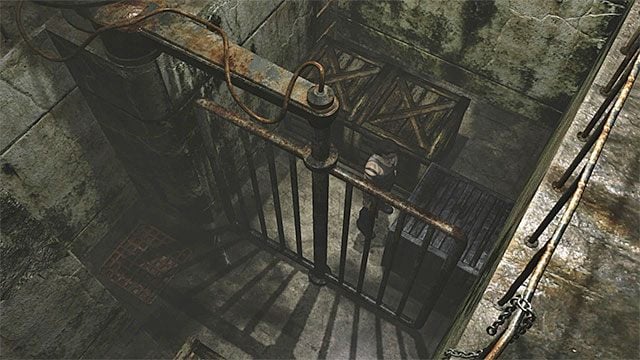 Wdrap się na najbliższe drewniane skrzynie i docelowo ustaw się w miejscu pokazanym na obrazku 1, a więc na lewo od srebrnej skrzyni - Rozwiązanie zagadki ze skrzyniami | Oczyszczalnia | Resident Evil Zero HD - Resident Evil Zero HD - poradnik do gry