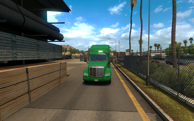 Po kliknięciu przyjmij zlecenie bez względu na to gdzie zlecenie się rozpoczyna automatycznie znajdujesz się w miejscu startu, w ciężarówce twojego tymczasowego pracodawcy, a do ciągnika siodłowego podłączona jest już naczepa - Szybkie zlecenie w American Truck Simulator | Rynek pracy - American Truck Simulator - poradnik do gry