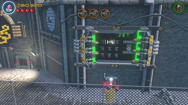 Drugim krokiem jest zmiana postaci na Visiona i przejście przez kratkę znajdującą się po lewej stronie - Stan Lee / Czerwony klocek | Konstruktywna DeStrukcja - sekrety - LEGO Marvels Avengers - poradnik do gry