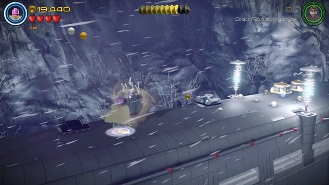 Podczas akcji na pociągu, zaraz przed zebraniem minizestawu z numerkiem 9, zmień postać na Visiona i wyciągnij nadajnik, który znajduje się po lewej stronie - Postacie | Kolej na Hydrę - sekrety | LEGO Marvels Avengers - LEGO Marvels Avengers - poradnik do gry