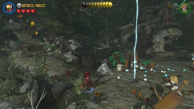 W momencie pokazanym na obrazku, w trakcie kiedy Thor stoi na drzewie i ciska piorunami, wróć na lewą stronę - Minizestawy | Kino plenerowe - sekrety | LEGO Marvels Avengers - LEGO Marvels Avengers - poradnik do gry