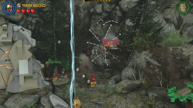 Na obrazku widać drugą pajęczynę, którą musiałeś zniszczyć by otrzymać minizestaw z numerkiem 7 - Minizestawy | Kino plenerowe - sekrety | LEGO Marvels Avengers - LEGO Marvels Avengers - poradnik do gry