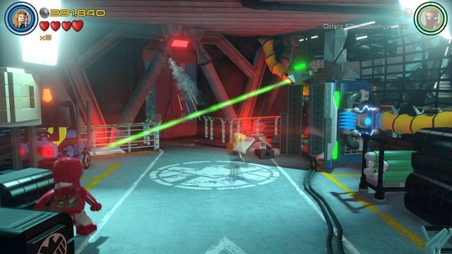 Naprzeciw wózka widłowego znajdziesz generator, który musisz naładować jako Thor - Minizestawy | Chaos na Hellicarrierze - sekrety | LEGO Marvels Avengers - LEGO Marvels Avengers - poradnik do gry