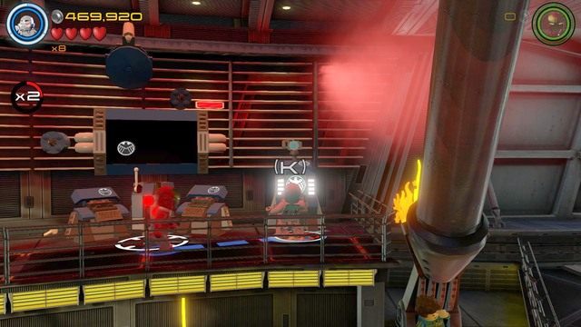 Podczas pobytu w głównym centrum dowodzenia, twoim zadaniem było uruchomienie dwóch komputerów po przeciwległych stronach by wysunąć z dołu dwie dźwignie - Minizestawy | Chaos na Hellicarrierze - sekrety | LEGO Marvels Avengers - LEGO Marvels Avengers - poradnik do gry