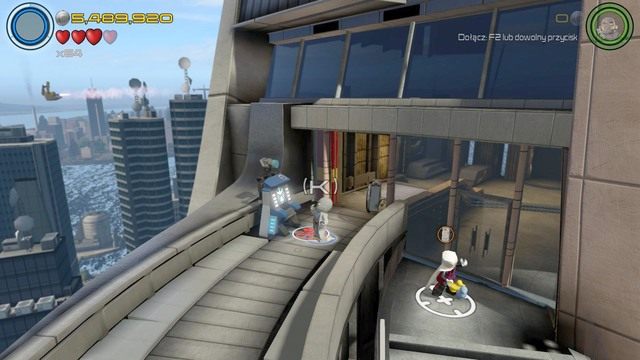 Podejdź do kolekcjonera i zaakceptuj zadanie - Stan Lee / Czerwony klocek | Najpotężniejsi bohaterowie - sekrety - LEGO Marvels Avengers - poradnik do gry