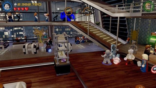 Po uruchomieniu dźwigni na maszynie podejdź do widocznego na obrazku lodowego posągu i stop go laserem dowolnej postaci - Stan Lee / Czerwony klocek | Bez sznurków nie jest źle - sekrety - LEGO Marvels Avengers - poradnik do gry