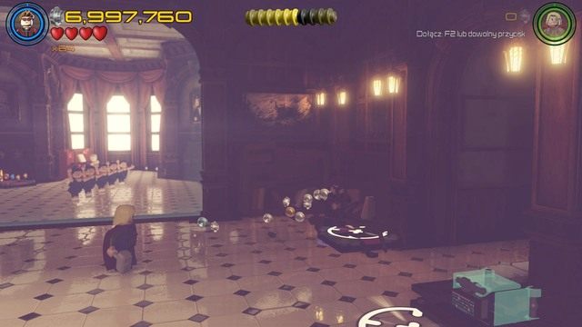 W momencie pokazanym na obrazku przejdź na prawo i zniszcz wszystkie obiekty z LEGO (nie niszcz tarcz ponieważ jeżeli to zrobisz, gra automatycznie przeniesie cię w inne miejsce) - Minizestawy | Wyrzuć ten gniew - sekrety | LEGO Marvels Avengers - LEGO Marvels Avengers - poradnik do gry