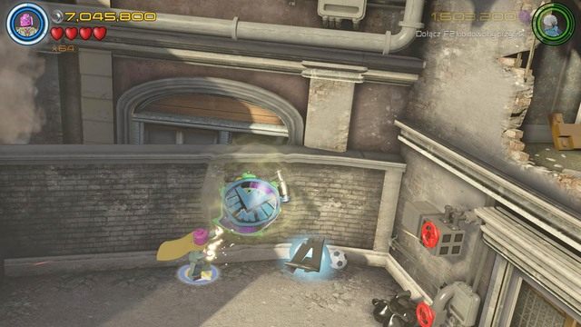 Drugie graffiti znajdziesz za kontenerami na śmieci, w drugiej części lokacji - Minizestawy | Świt Ultrona - sekrety - LEGO Marvels Avengers - poradnik do gry