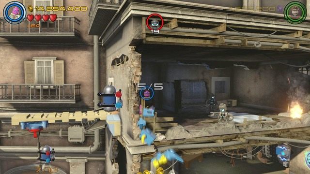 Piąty ptak będzie siedział na małym zadaszeniu na drugim piętrze pokazanego budynku - Minizestawy | Świt Ultrona - sekrety - LEGO Marvels Avengers - poradnik do gry