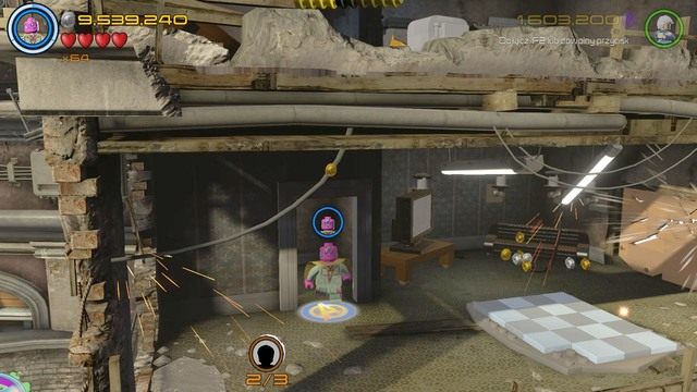 Wejdź do pokazanego pomieszczenia by zdobyć drugi żeton postaci - Wartownik Ultrona - Postacie | Świt Ultrona - sekrety | LEGO Marvels Avengers - LEGO Marvels Avengers - poradnik do gry