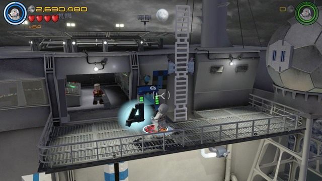 Wleć teraz na górę i skorzystaj z widocznego na obrazku komputera - Stan Lee / Czerwony klocek | Wizja do rewizji - sekrety | LEGO Marvels Avengers - LEGO Marvels Avengers - poradnik do gry