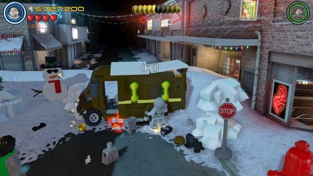 Zignoruj walkę z bossem i podejdź do pokazanych uchwytów jako Ultron lub Hulk i wyrwij drzwi z samochodu - Minizestawy | A.I.M. nic się nie IMA - sekrety | LEGO Marvels Avengers - LEGO Marvels Avengers - poradnik do gry