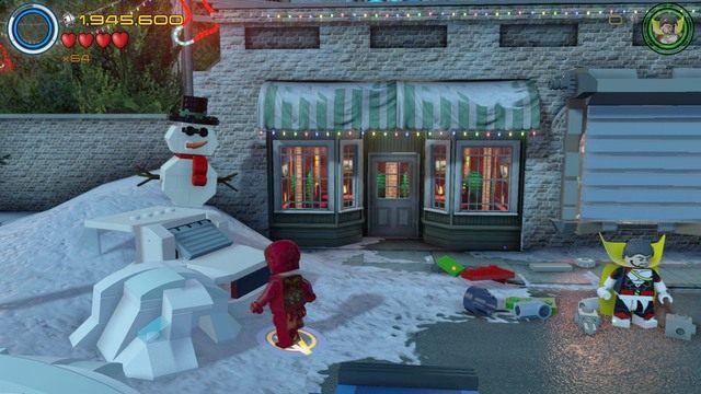 Podejdź do widocznego samochodu, po lewej stronie lokacji i zniszcz obiekty z LEGO - Stan Lee / Czerwony klocek | A.I.M. nic się nie IMA - sekrety - LEGO Marvels Avengers - poradnik do gry