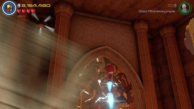 Po dotarciu do kolejnego zablokowanego przejścia, wzbij się w powietrze dowolną postacią i popatrz w lewo - Minizestawy | Hen, w Aetherze - sekrety | LEGO Marvels Avengers - LEGO Marvels Avengers - poradnik do gry