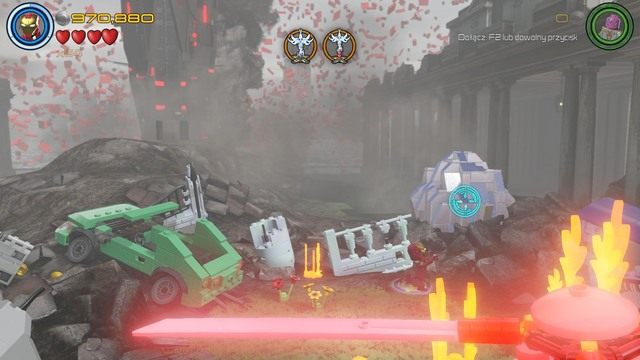 Po prawej stronie znajdziesz srebrną skałę - Minizestawy | Hen, w Aetherze - sekrety | LEGO Marvels Avengers - LEGO Marvels Avengers - poradnik do gry