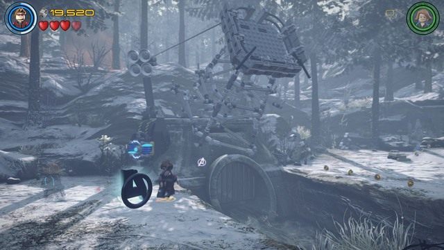 Po naładowaniu generatora przejdź do pokazanego na obrazku miejsca jako Czarna Wdowa i zhakuj zabezpieczenia - Konstruktywna DeStrukcja | Opis przejścia | LEGO Marvels Avengers - LEGO Marvels Avengers - poradnik do gry