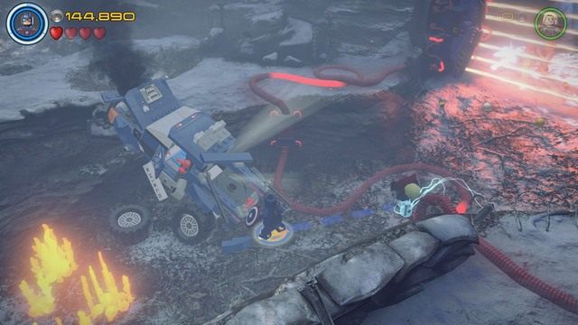 Po przejściu przez blokadę udaj się do laserowej bramy głównej - Konstruktywna DeStrukcja | Opis przejścia | LEGO Marvels Avengers - LEGO Marvels Avengers - poradnik do gry