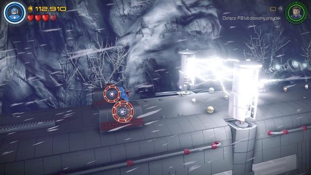 Będąc na górze jako Kapitan Ameryka, zniszcz pokazane na obrazku pojemniki - Kolej na Hydrę | Opis przejścia | LEGO Marvels Avengers - LEGO Marvels Avengers - poradnik do gry