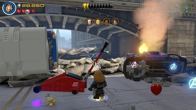 Na końcu autobusu znajdować będzie się pojazd chitauri - Mściciele do boju | Opis przejścia | LEGO Marvels Avengers - LEGO Marvels Avengers - poradnik do gry