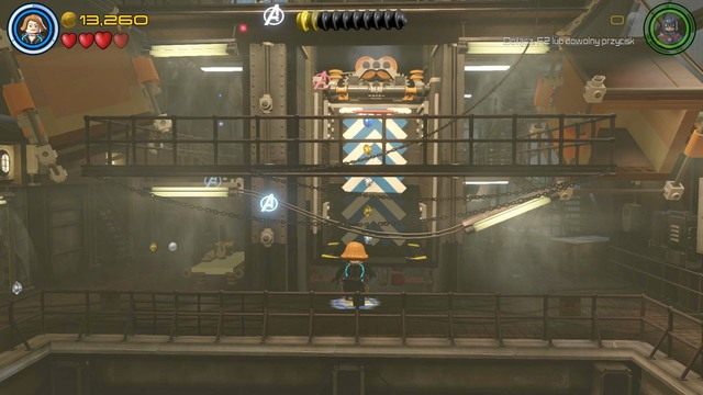 Jak tylko winda zleci na dół, użyj Czarnej Wdowy i dostań się na pierwsze piętro po czym skorzystaj z zablokowanej windy by dostać się na balkon - Wyrzuć ten gniew | Opis przejścia | LEGO Marvels Avengers - LEGO Marvels Avengers - poradnik do gry