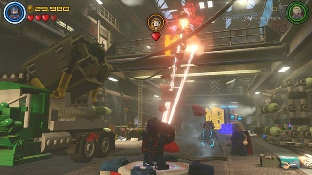 Po włączeniu systemu zmień postać na Thora, wleć na pierwsze piętro i ponownie użyj młota na pękniętej ścianie - Wyrzuć ten gniew | Opis przejścia | LEGO Marvels Avengers - LEGO Marvels Avengers - poradnik do gry