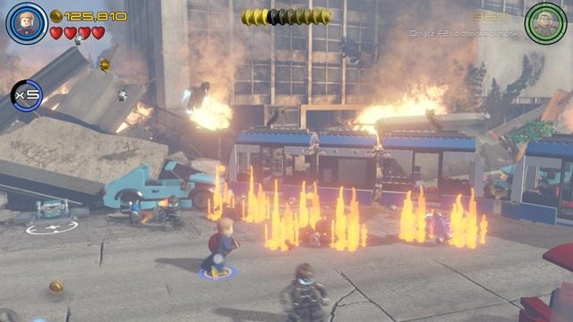 Po przejściu do wydarzeń Kapitana Ameryki podejdź do widocznego na obrazku pożaru i ugaś go - Świt Ultrona | Opis przejścia | LEGO Marvels Avengers - LEGO Marvels Avengers - poradnik do gry