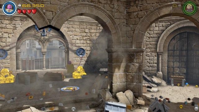 W drugiej fazie walki na ziemię spadnie gruz, który możesz zniszczyć jako Thor - Ultron traci rezon | Opis przejścia | LEGO Marvels Avengers - LEGO Marvels Avengers - poradnik do gry