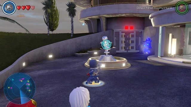 Obok wejścia do domu znajdziesz zablokowane wejście do garażu, za którym znajdziesz złot klocek - Złote klocki | Malibu - sekrety | LEGO Marvels Avengers - LEGO Marvels Avengers - poradnik do gry