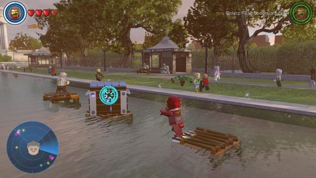 Będąc na środku lokacji znajdziesz zbiornik wodny, na którym siedzi uwięziony Stan Lee - Stan Lee / Wyścigi | Waszyngton - sekrety | LEGO Marvels Avengers - LEGO Marvels Avengers - poradnik do gry