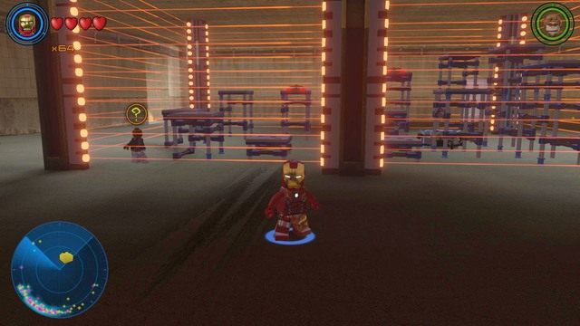 Po dotarciu na miejsce, podejdź do widocznego na obrazku cywila i zacznij go kontrolować postacią Visiona - Złote klocki | Północny Manhattan - sekrety | LEGO Marvels Avengers - LEGO Marvels Avengers - poradnik do gry