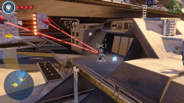 Wyląduj na pokazanej na obrazku platformie, zmień postać na Czarną Wdowę i zeskanuj teren - Złote klocki | Helicarrier S.H.I.E.L.D. - sekrety | LEGO Marvels Avengers - LEGO Marvels Avengers - poradnik do gry