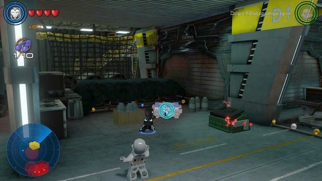 Kolejny złoty klocek ukryty jest w pokazanym na obrazku, srebrnym pojemniku - Złote klocki | Helicarrier S.H.I.E.L.D. - sekrety | LEGO Marvels Avengers - LEGO Marvels Avengers - poradnik do gry