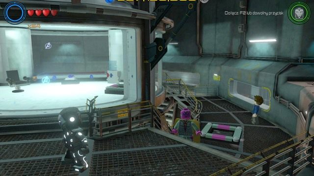 W celi, po prawej stronie znajdziesz kratkę dla Visiona, która zaprowadzi cię do środka - Złote klocki | Helicarrier S.H.I.E.L.D. - sekrety | LEGO Marvels Avengers - LEGO Marvels Avengers - poradnik do gry