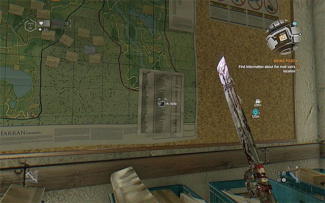 Pozostań w tym pomieszczeniu i odszukaj na ścianie klucze do furgonetki (Keys to the mail van) oraz pokazaną na powyższym obrazku notatkę (Note), dzięki której ustalisz położenie pojazdu kuriera - Listonosz już nie zadzwoni dwa razy (Going Postal) | Poboczne zadania - Farma Jasira - Dying Light: The Following - poradnik do gry