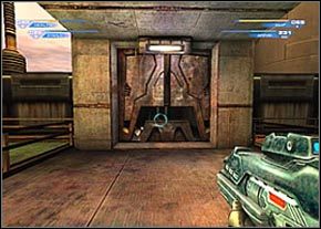 Zabierz zdrowie leżące na skrzyni obok drzwi - Mining Complex | Sanctuary | Unreal II The Awakening - Unreal II: The Awakening - poradnik do gry