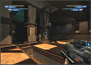 Po skończonej walce zauważysz, że ktoś nadaje przez umieszczony pod sufitem głośnik - Mining Complex Entrance | Sanctuary | Unreal II The Awakening - Unreal II: The Awakening - poradnik do gry