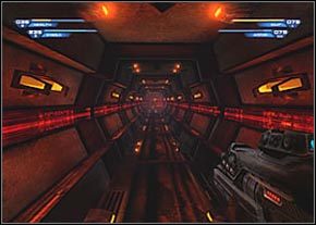 Znajdziesz się znowu na balkonie otaczającym - tym razem inną - salę z naukowcami oraz wojakiem - Izanagi Xeno Research Facility | Na Koja Abad | Unreal II The Awakening - Unreal II: The Awakening - poradnik do gry