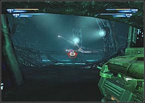 Możesz zeskoczyć na najniższą platformę i tam skorzystać z porozmieszczanych (szczególnie w okolicy rampy) przedmiotów - Solitude | NC962VIII | Unreal II The Awakening - Unreal II: The Awakening - poradnik do gry