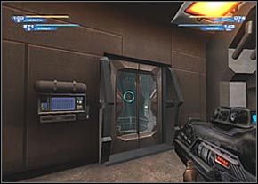 Najpierw przeskocz nad jasnymi promieniami lasera, znajdującymi się zaraz pod pokojem kontrolnym (na lewo od dziury) - Disclosure - część 1 | Hell | Unreal II The Awakening - Unreal II: The Awakening - poradnik do gry