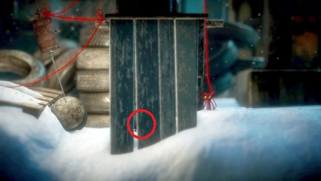 Jeden z sekretów jest łatwy do zebrania, jednak dobrze ukryty za deskami - Poziom 10 - Rust | Sekrety w Unravel - guziki - Unravel - poradnik do gry