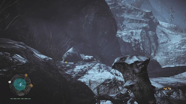 Pod wysuniętą półką skalną, przy czerwonych roślinkach - Manele Łindźa | Północne Oros | Far Cry Primal - Far Cry Primal - poradnik do gry