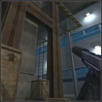 W końcu dojdziesz do drabiny, po której wejdź na górę (uważaj na wspomnianych wartowników - Infiltration - część 2 | Misja 1 w IGI 2 Covert Strike - IGI 2: Covert Strike - poradnik do gry