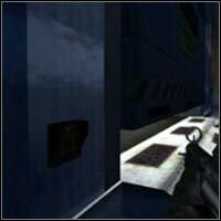 Możesz również pozbyć się widocznej w oddali kamery - Infiltration - część 3 | Misja 1 w IGI 2 Covert Strike - IGI 2: Covert Strike - poradnik do gry