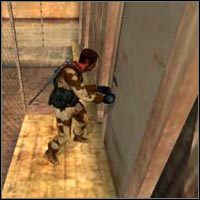 Teraz udaj się na wschód, do jednej z tutejszych chatek będziesz mógł się włamać (ściana chatki przylega do kompleksu więziennego) - Prison Escape - część 3 | Misja 9 w IGI 2 Covert Strike - IGI 2: Covert Strike - poradnik do gry