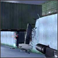 Kontener zniszczy fragment ściany i tym samym umożliwi Ci przedostanie się dalej - Showdown at the Docks - część 3 | Misja 13 w IGI 2 Covert Strike - IGI 2: Covert Strike - poradnik do gry