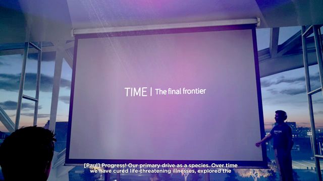 Za obejrzenie prezentacji otrzymasz osiągnięcie, więc warto poświęcić chwilkę - Akt I - Riverpoint University Experiment | Opis przejścia w Quantum Break - Quantum Break - poradnik do gry