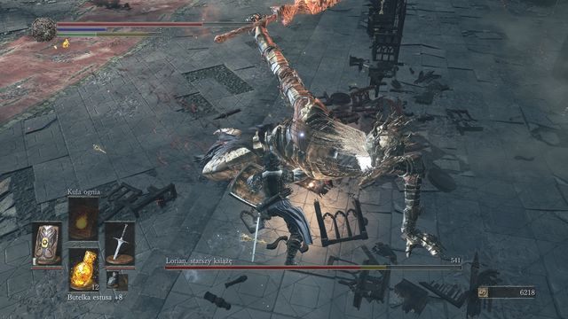 Będąc blisko Loriana uważaj na jego kolejne zamachy oraz częstą zmianę pozycji. - Lothric i Lorian | Bossowie w Dark Souls 3 - Dark Souls III - opis przejścia i sekrety